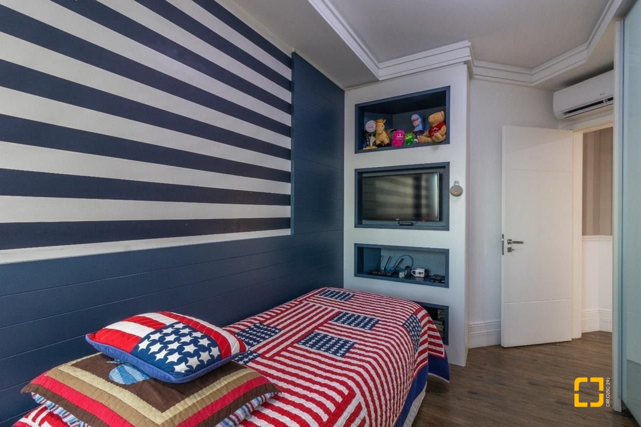 Apartamento com 303m², 6 quartos (sendo 3 suítes), 3 garagens, no bairro Agronômica em Florianópolis