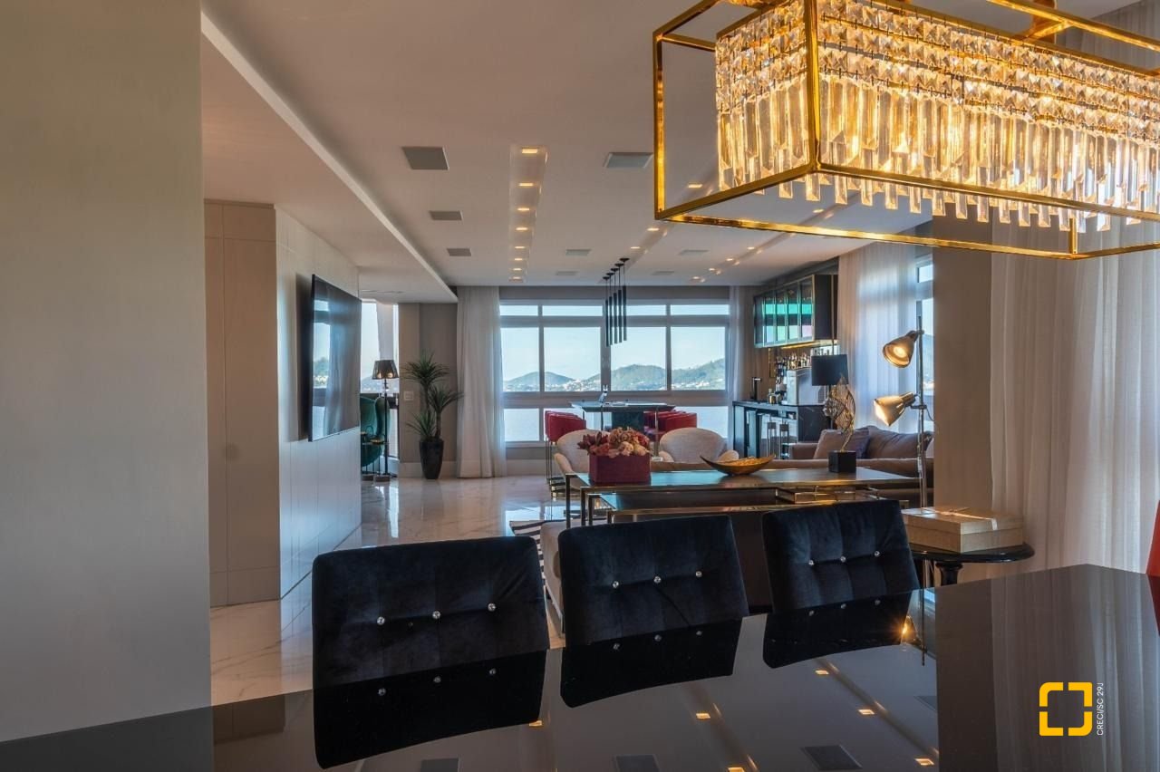 Apartamento com 303m², 6 quartos (sendo 3 suítes), 3 garagens, no bairro Agronômica em Florianópolis