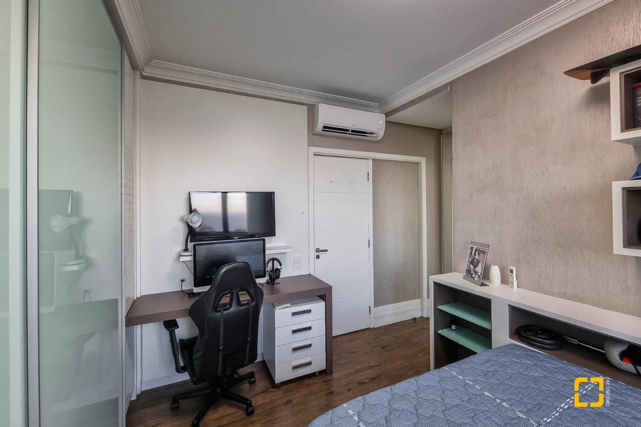 Apartamento com 303m², 6 quartos (sendo 3 suítes), 3 garagens, no bairro Agronômica em Florianópolis