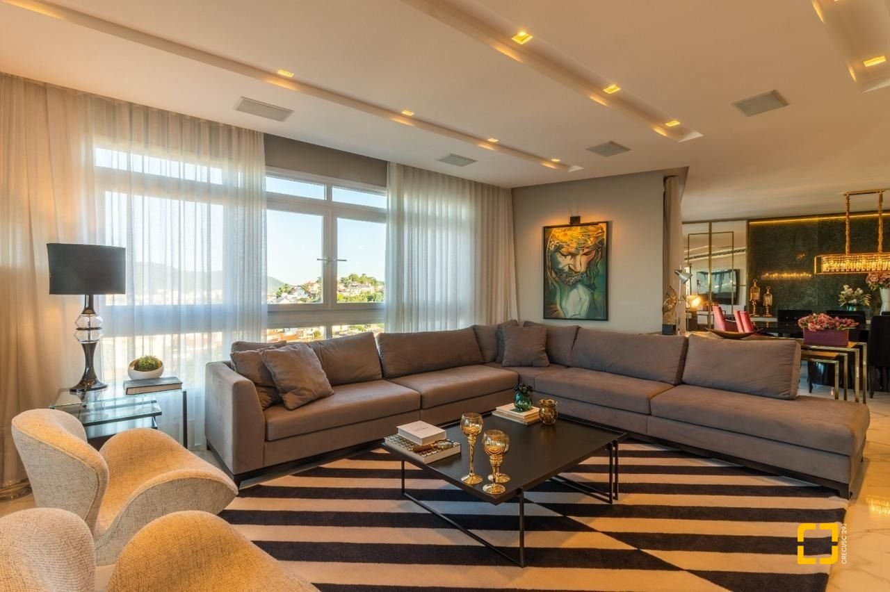 Apartamento com 303m², 6 quartos (sendo 3 suítes), 3 garagens, no bairro Agronômica em Florianópolis
