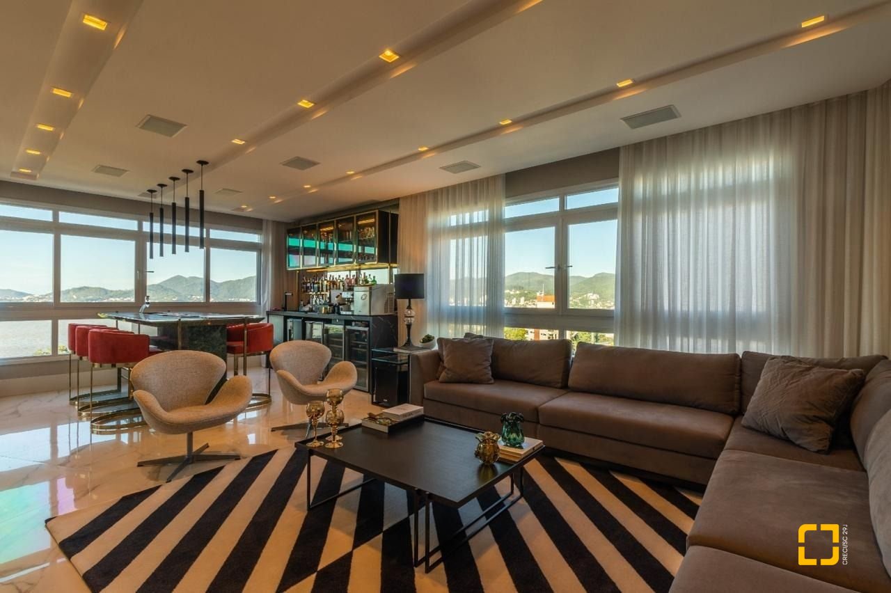 Apartamento com 303m², 6 quartos (sendo 3 suítes), 3 garagens, no bairro Agronômica em Florianópolis