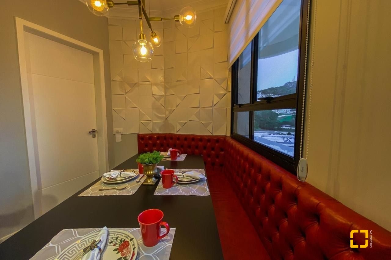 Apartamento com 303m², 6 quartos (sendo 3 suítes), 3 garagens, no bairro Agronômica em Florianópolis