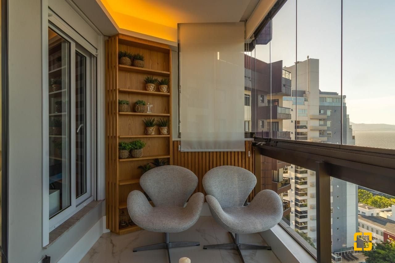 Apartamento com 303m², 6 quartos (sendo 3 suítes), 3 garagens, no bairro Agronômica em Florianópolis