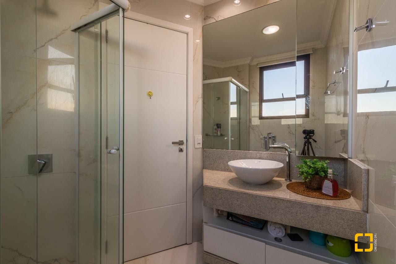 Apartamento com 303m², 6 quartos (sendo 3 suítes), 3 garagens, no bairro Agronômica em Florianópolis