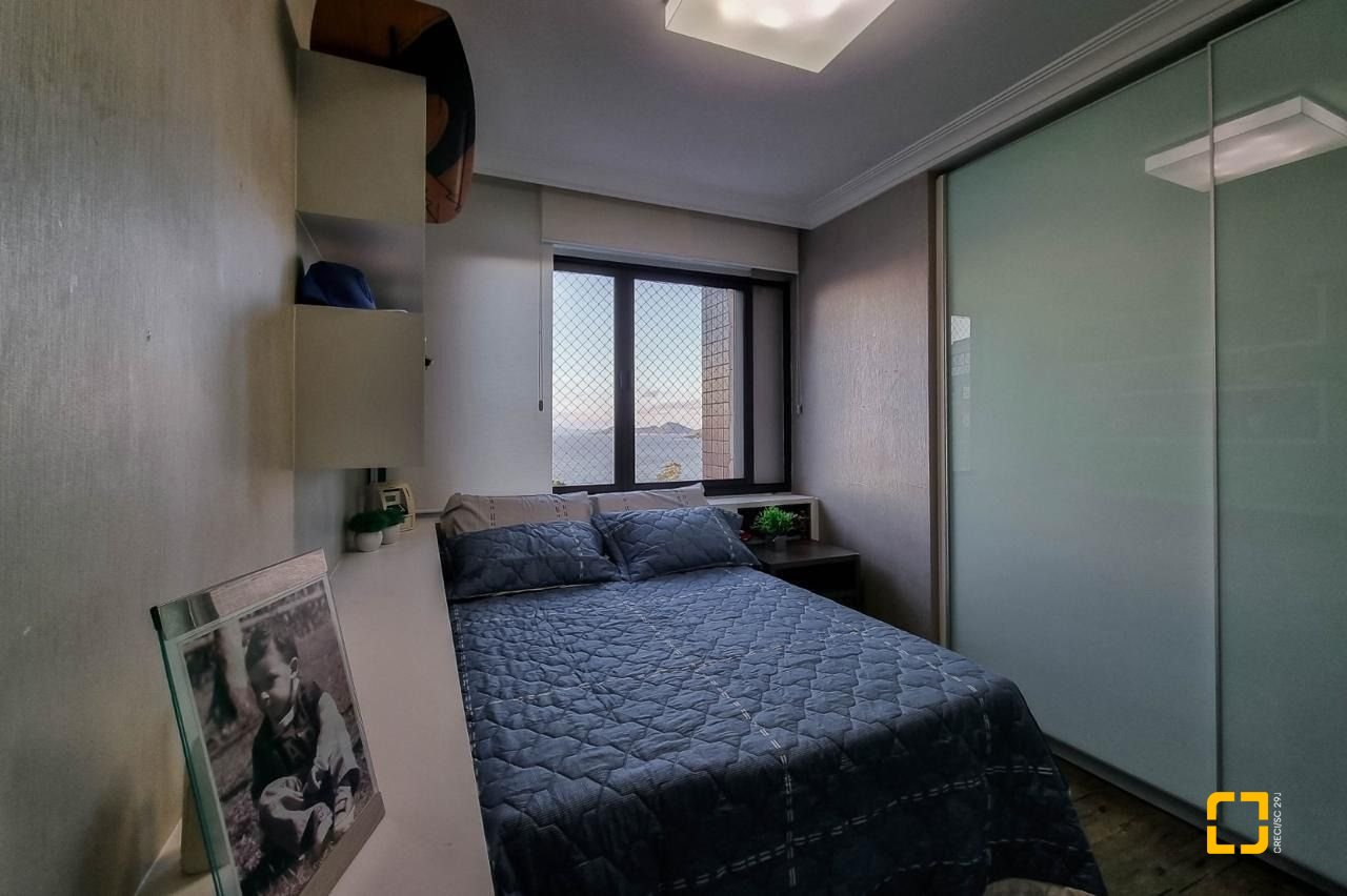 Apartamento com 303m², 6 quartos (sendo 3 suítes), 3 garagens, no bairro Agronômica em Florianópolis