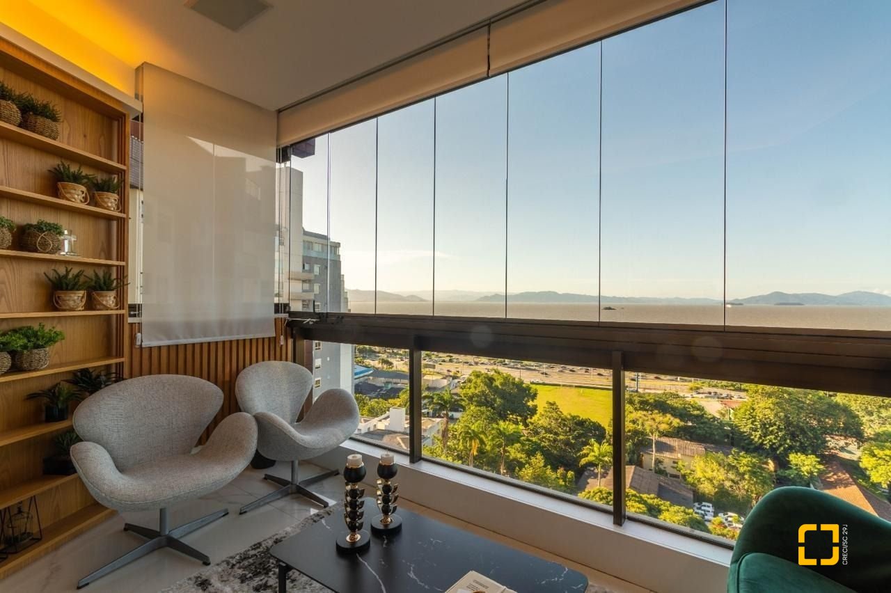 Apartamento com 303m², 6 quartos (sendo 3 suítes), 3 garagens, no bairro Agronômica em Florianópolis