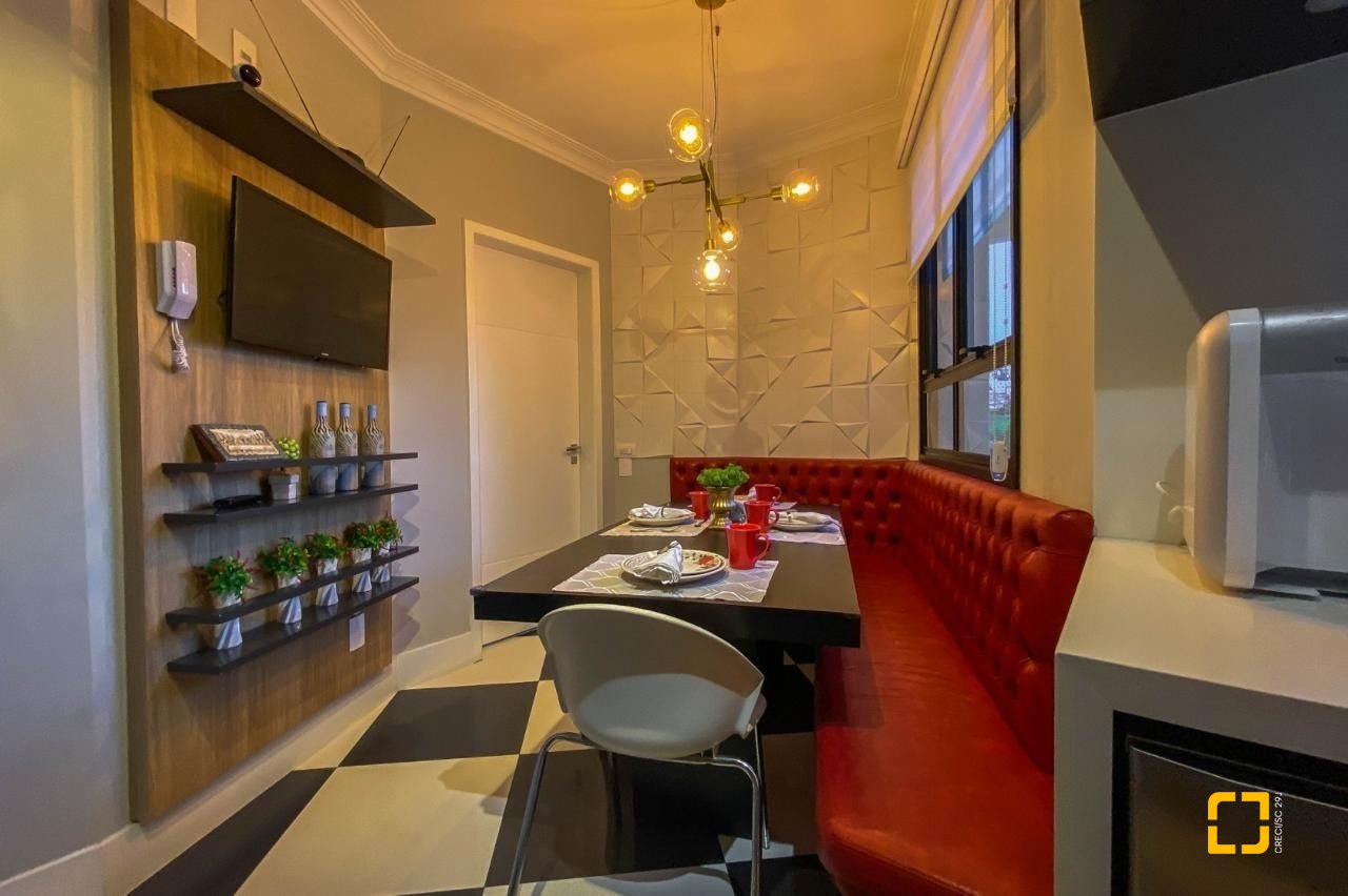 Apartamento com 303m², 6 quartos (sendo 3 suítes), 3 garagens, no bairro Agronômica em Florianópolis