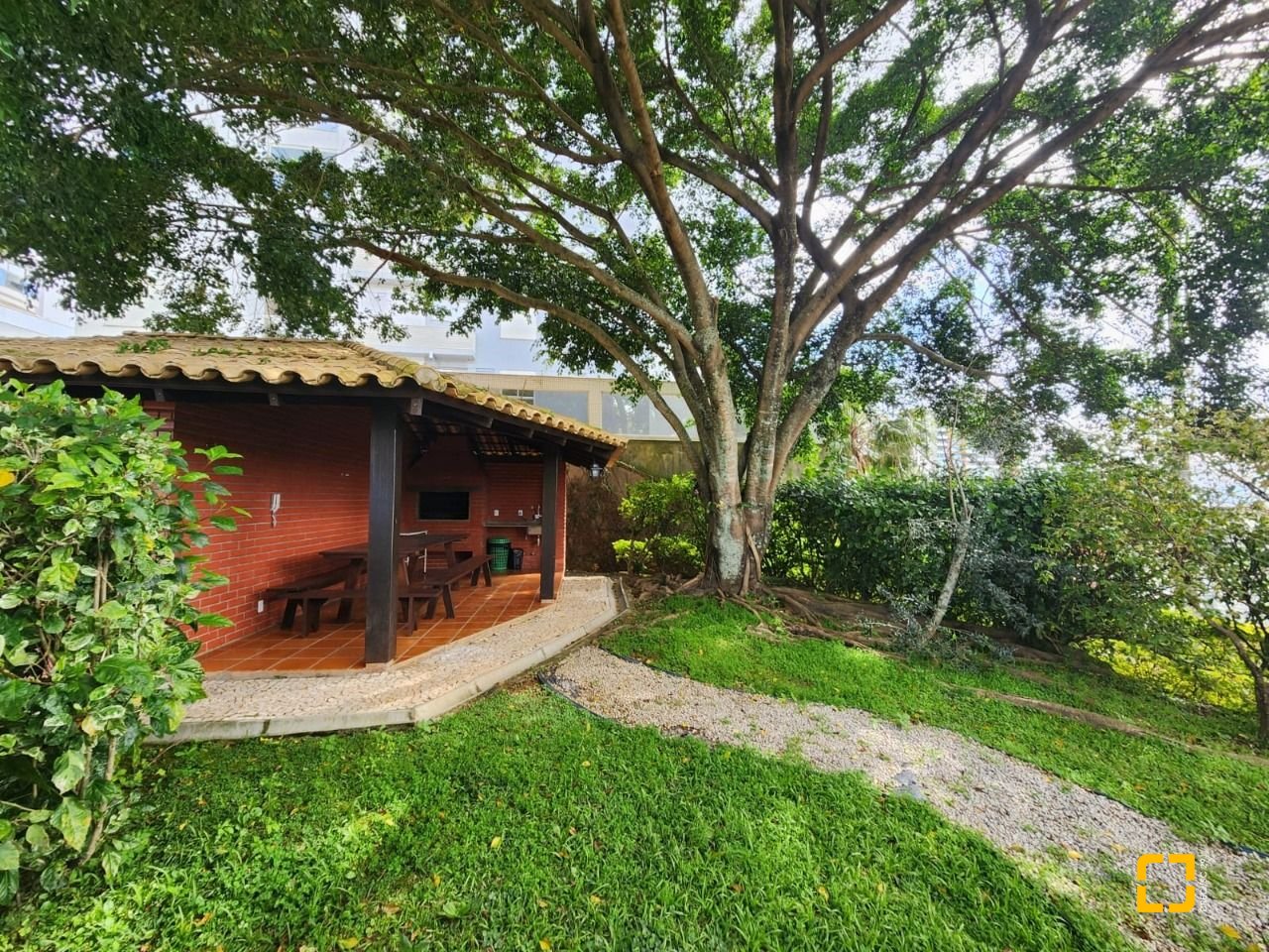 Apartamento com 303m², 6 quartos (sendo 3 suítes), 3 garagens, no bairro Agronômica em Florianópolis