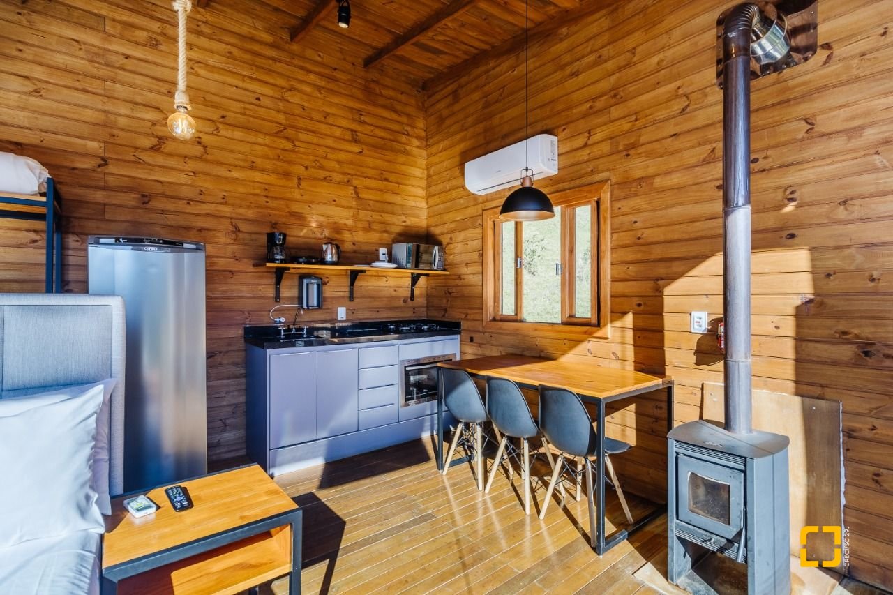 Casa com 45m², 1 quarto, 1 garagem, no bairro Centro em Anitápolis