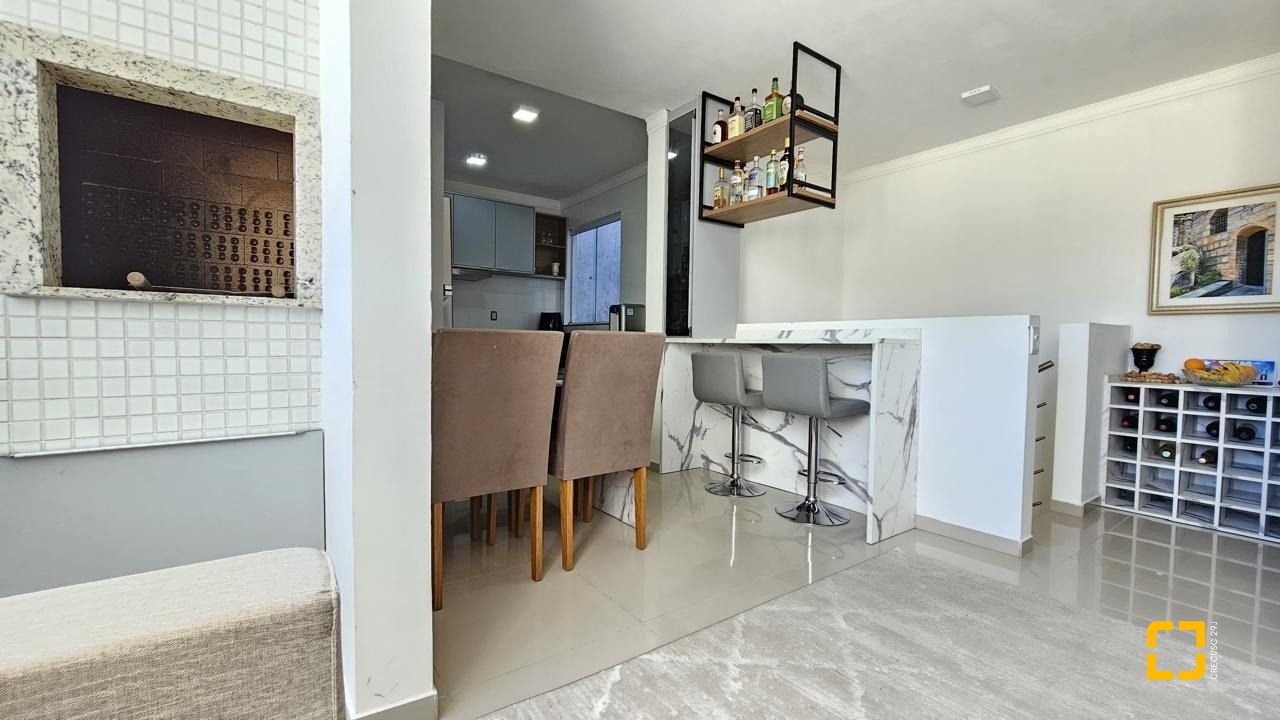 Apartamento com 75m², 4 quartos (sendo 2 suítes), 1 garagem, no bairro Ingleses em Florianópolis