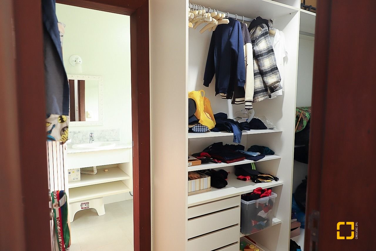 Casa com 289m², 6 quartos (sendo 3 suítes), 2 garagens, no bairro Lagoa da Conceição em Florianópolis