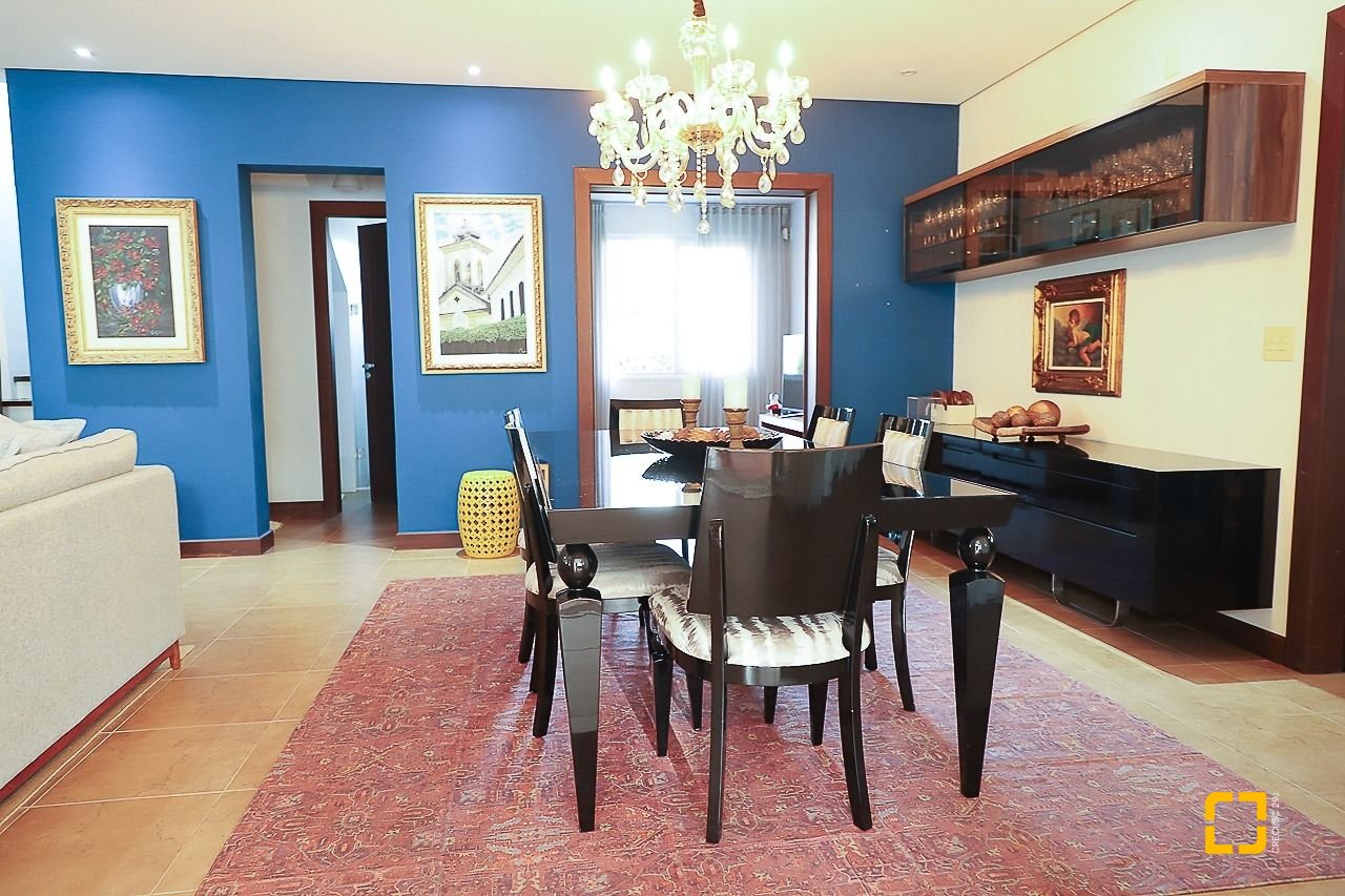 Casa com 289m², 6 quartos (sendo 3 suítes), 2 garagens, no bairro Lagoa da Conceição em Florianópolis