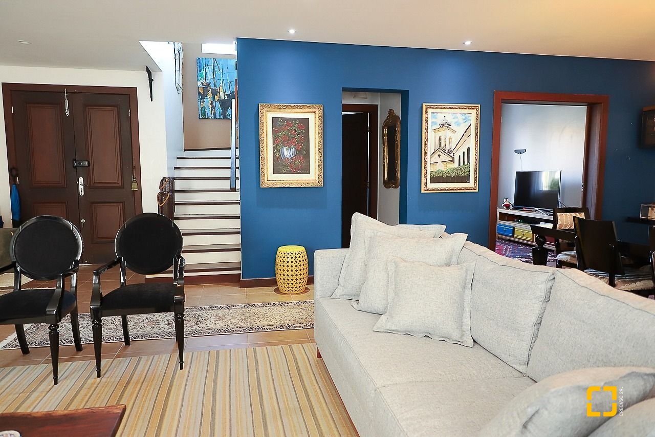 Casa com 289m², 6 quartos (sendo 3 suítes), 2 garagens, no bairro Lagoa da Conceição em Florianópolis