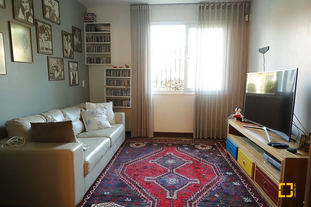 Casa com 289m², 6 quartos (sendo 3 suítes), 2 garagens, no bairro Lagoa da Conceição em Florianópolis