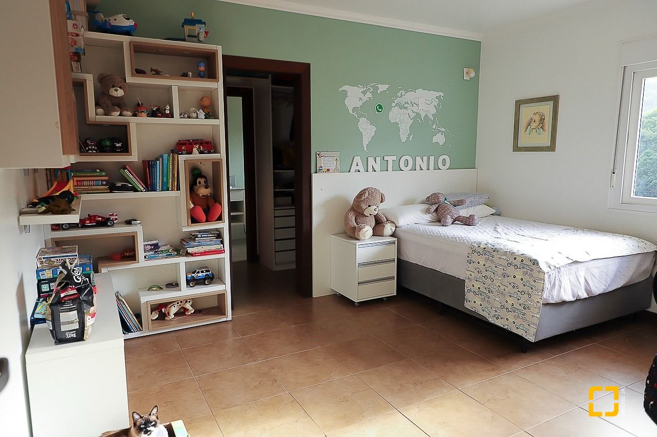 Casa com 289m², 6 quartos (sendo 3 suítes), 2 garagens, no bairro Lagoa da Conceição em Florianópolis