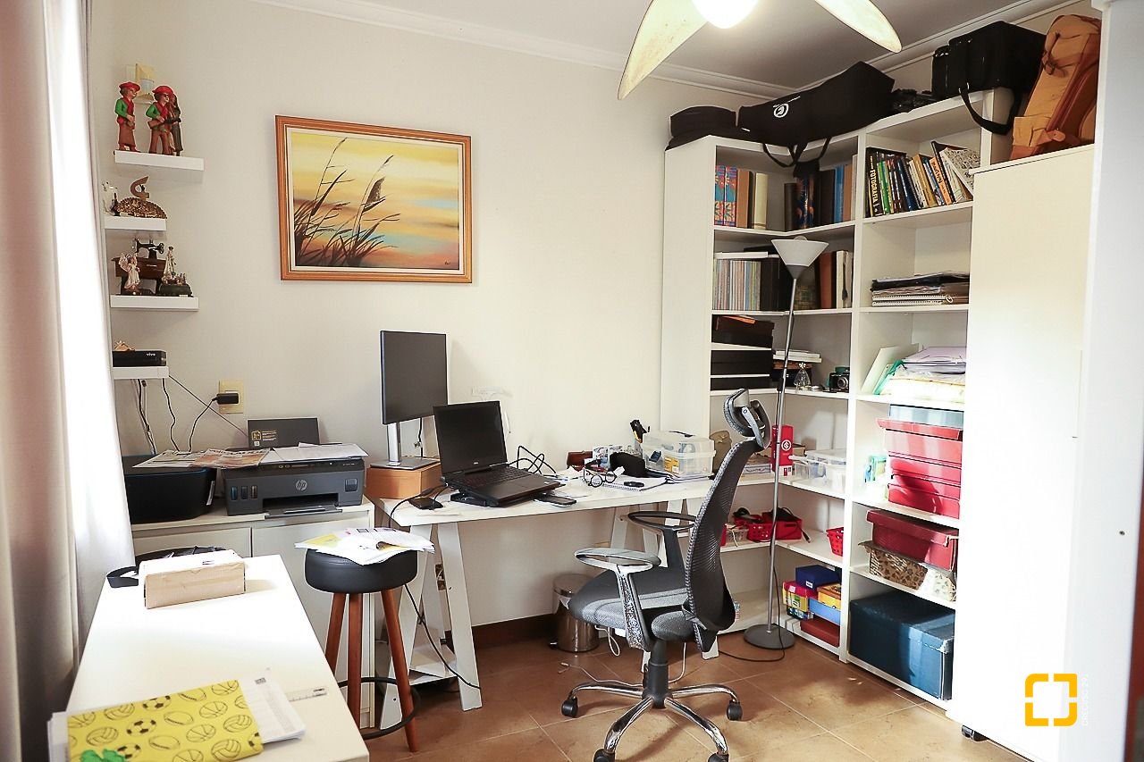 Casa com 289m², 6 quartos (sendo 3 suítes), 2 garagens, no bairro Lagoa da Conceição em Florianópolis