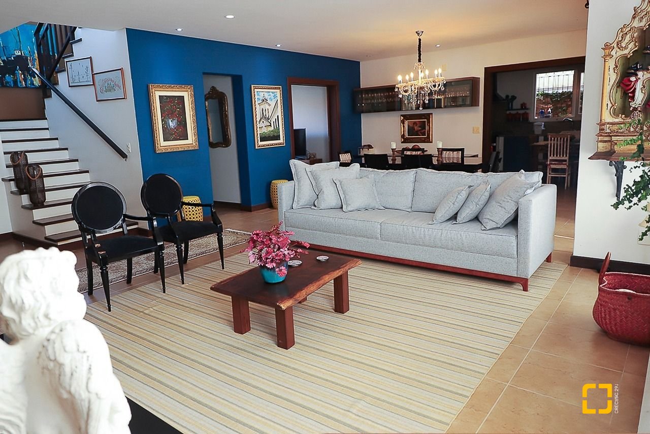 Casa com 289m², 6 quartos (sendo 3 suítes), 2 garagens, no bairro Lagoa da Conceição em Florianópolis