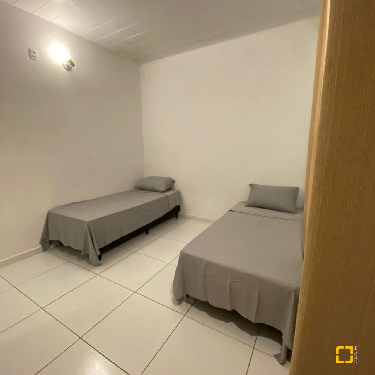 Casa com 200m², 4 quartos (sendo 1 suíte), 4 garagens, no bairro Rio Tavares em Florianópolis