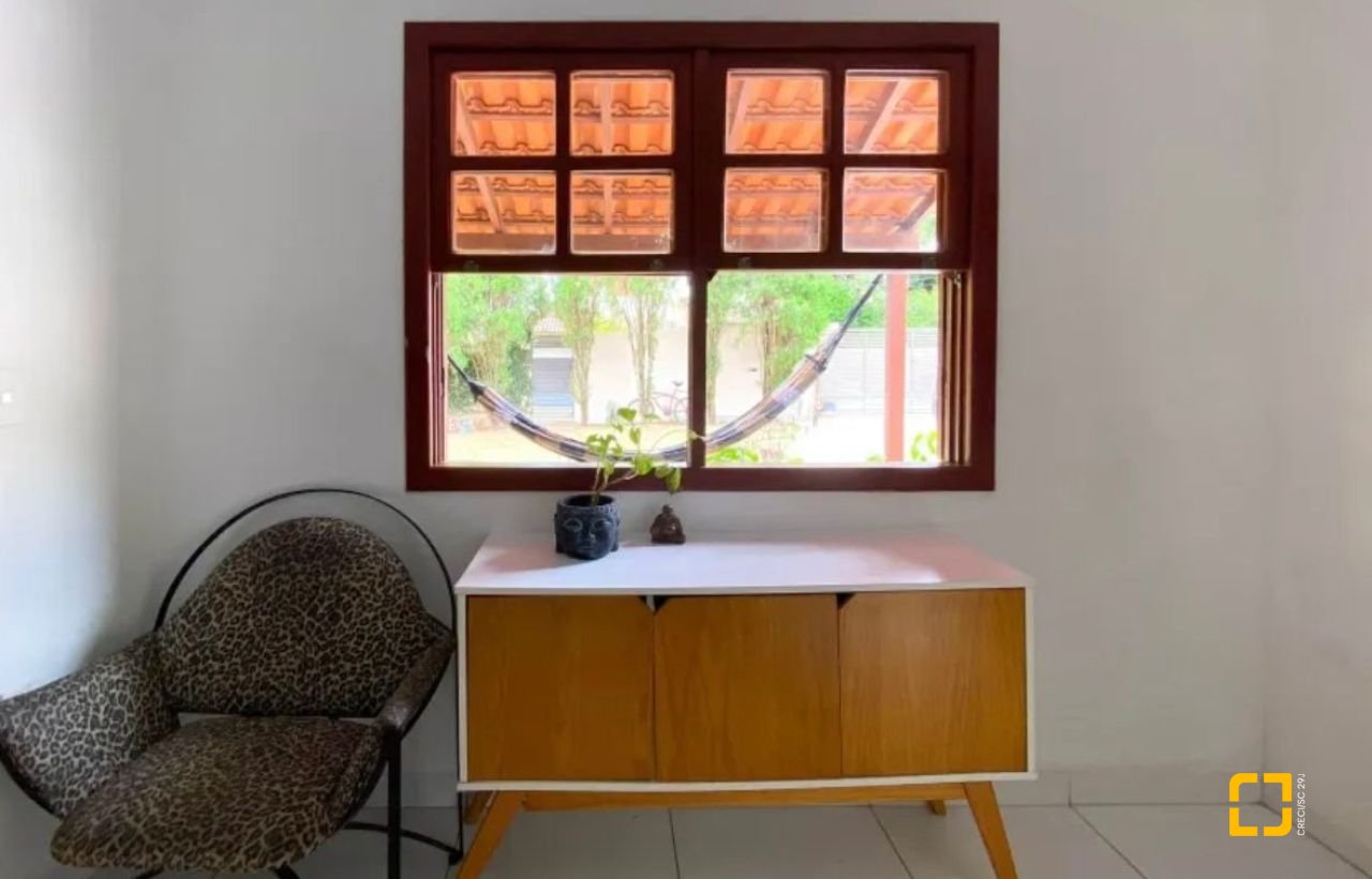 Casa com 200m², 4 quartos (sendo 1 suíte), 4 garagens, no bairro Rio Tavares em Florianópolis