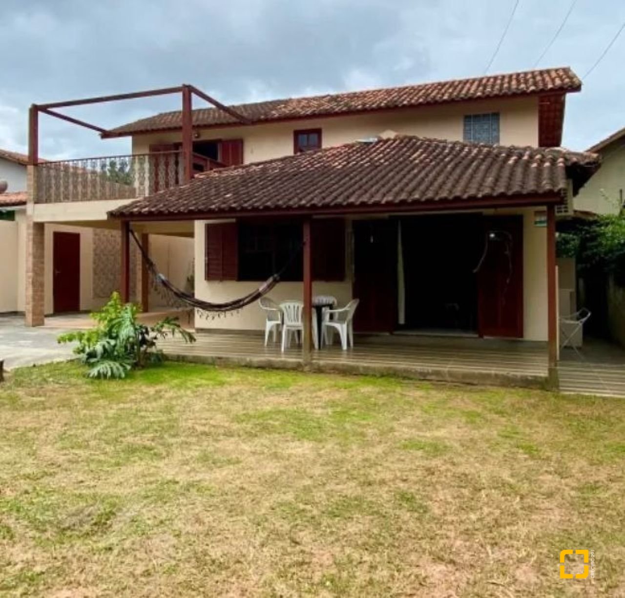 Casa com 200m², 4 quartos (sendo 1 suíte), 4 garagens, no bairro Rio Tavares em Florianópolis