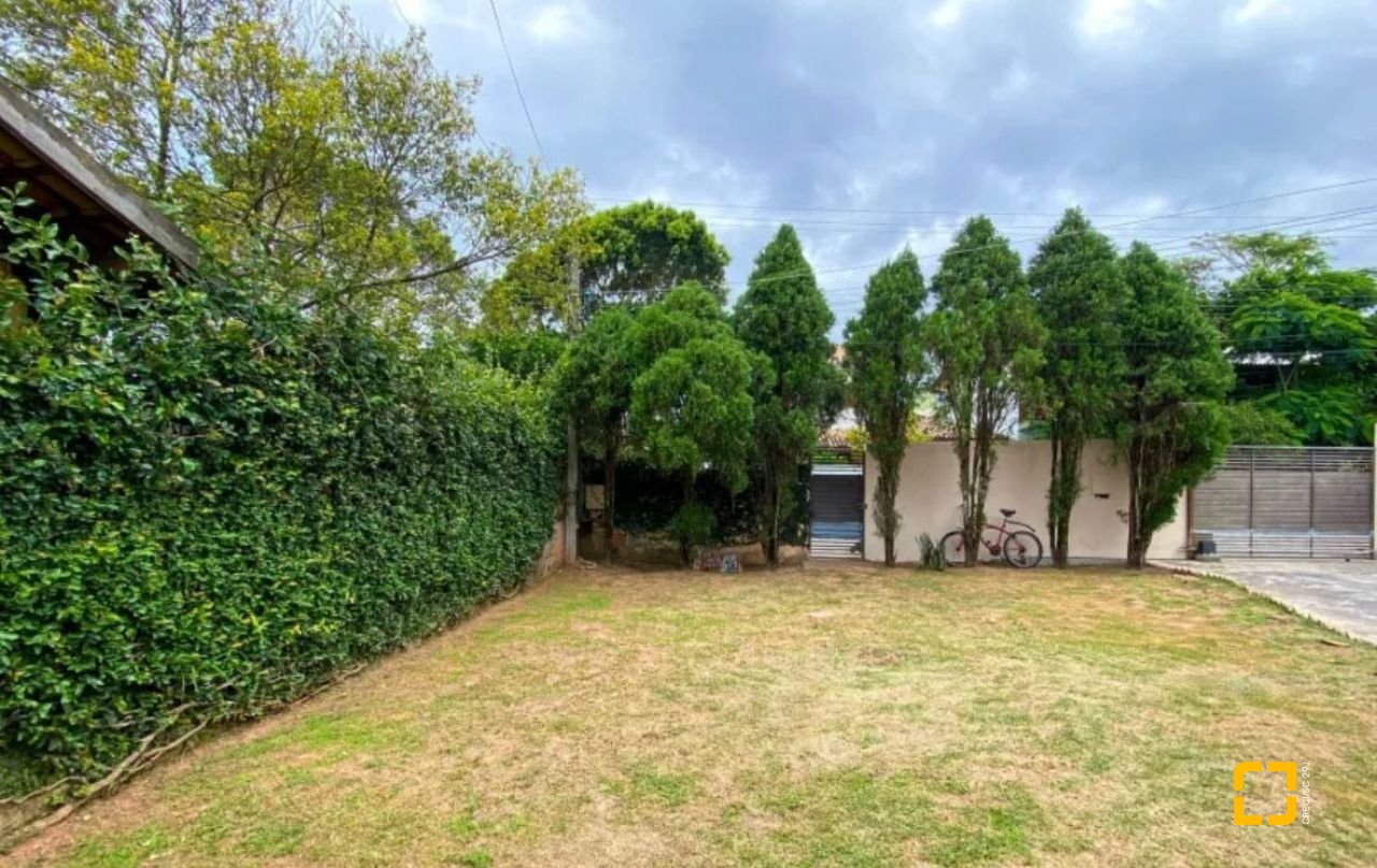 Casa com 200m², 4 quartos (sendo 1 suíte), 4 garagens, no bairro Rio Tavares em Florianópolis