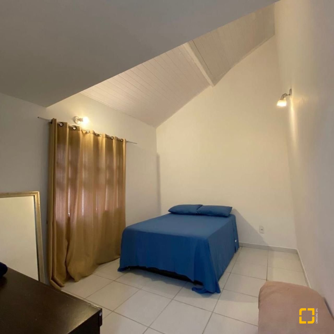 Casa com 200m², 4 quartos (sendo 1 suíte), 4 garagens, no bairro Rio Tavares em Florianópolis