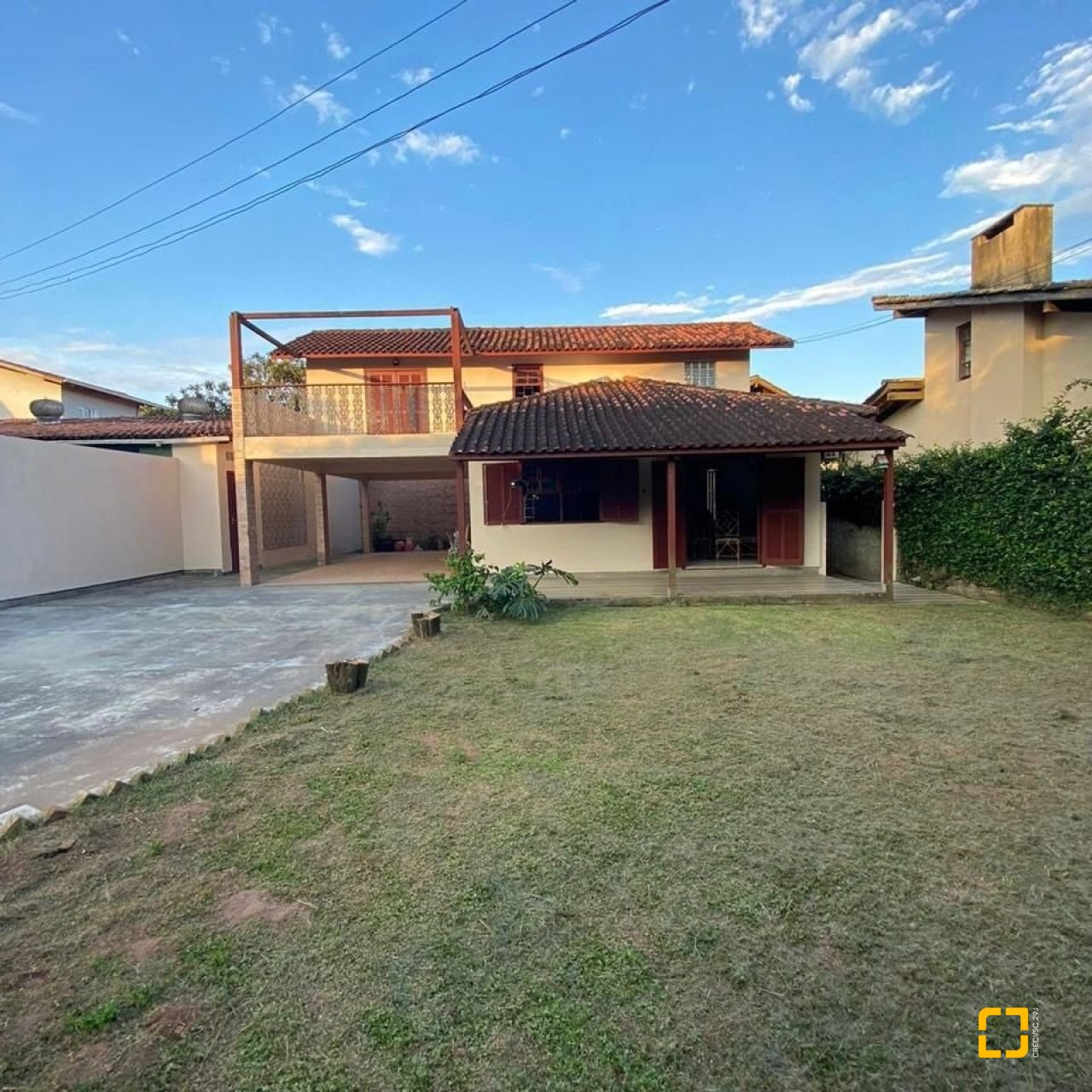 Casa com 200m², 4 quartos (sendo 1 suíte), 4 garagens, no bairro Rio Tavares em Florianópolis