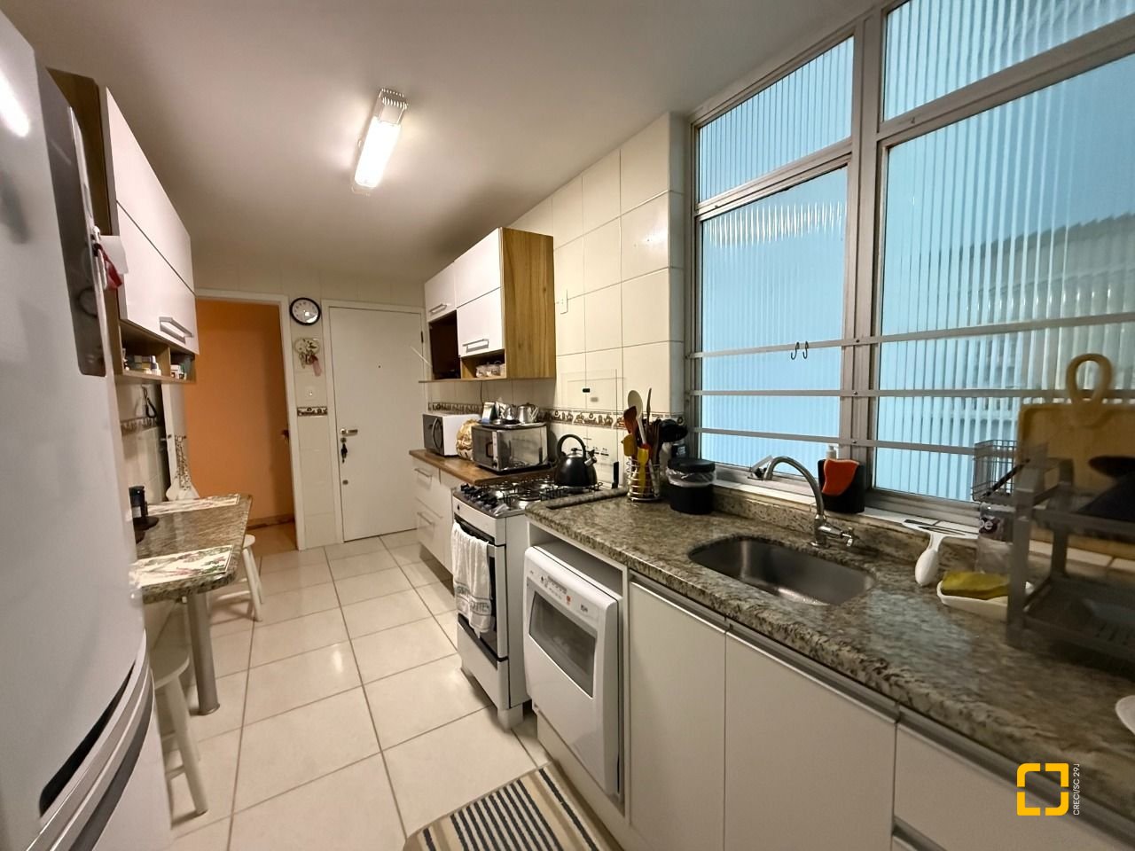 Apartamento com 106m², 4 quartos (sendo 1 suíte), 1 garagem, no bairro Centro em Florianópolis