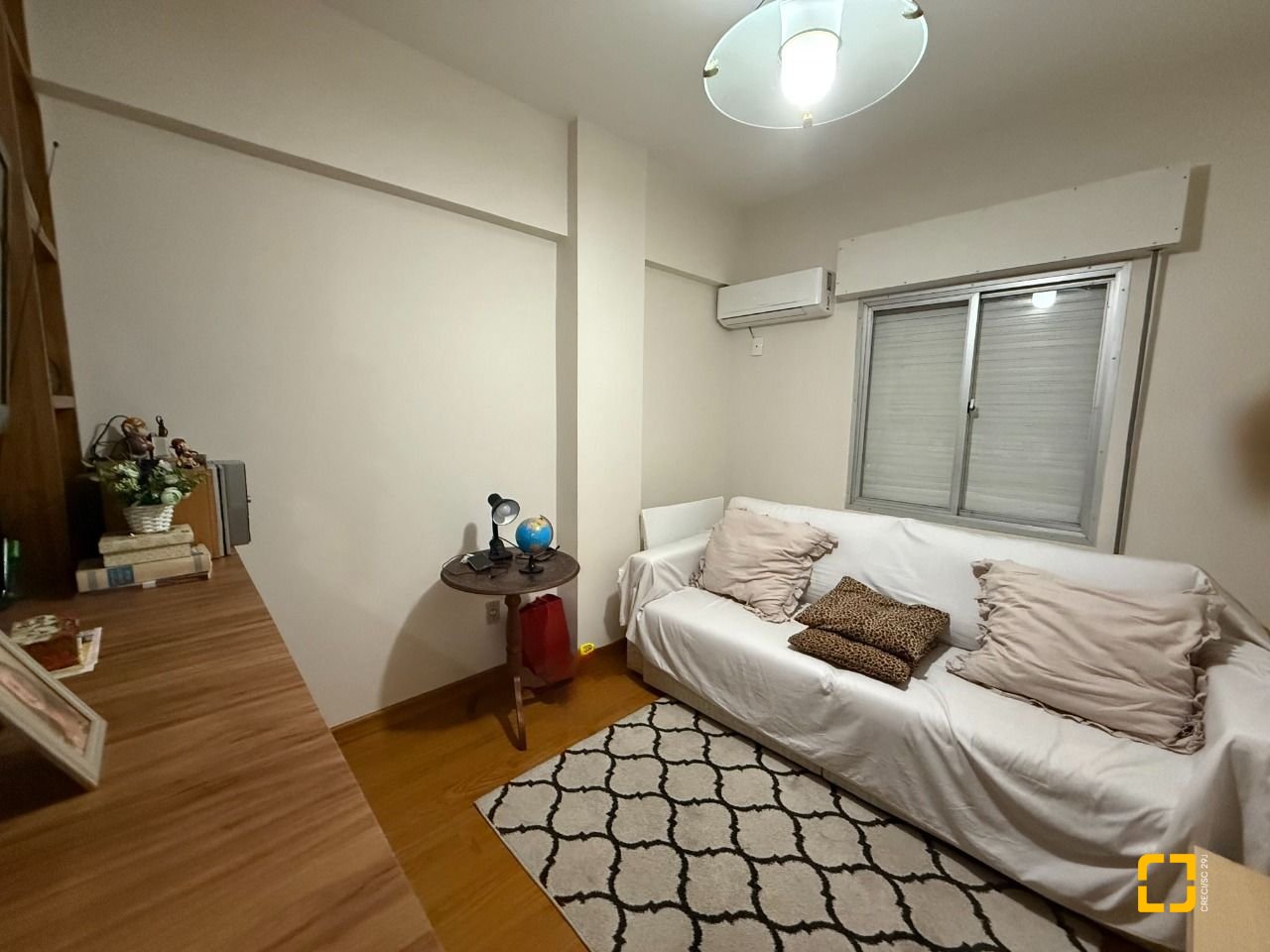 Apartamento com 106m², 4 quartos (sendo 1 suíte), 1 garagem, no bairro Centro em Florianópolis