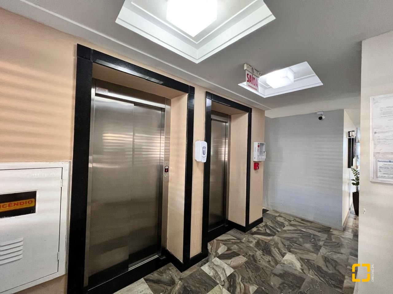 Apartamento com 106m², 4 quartos (sendo 1 suíte), 1 garagem, no bairro Centro em Florianópolis