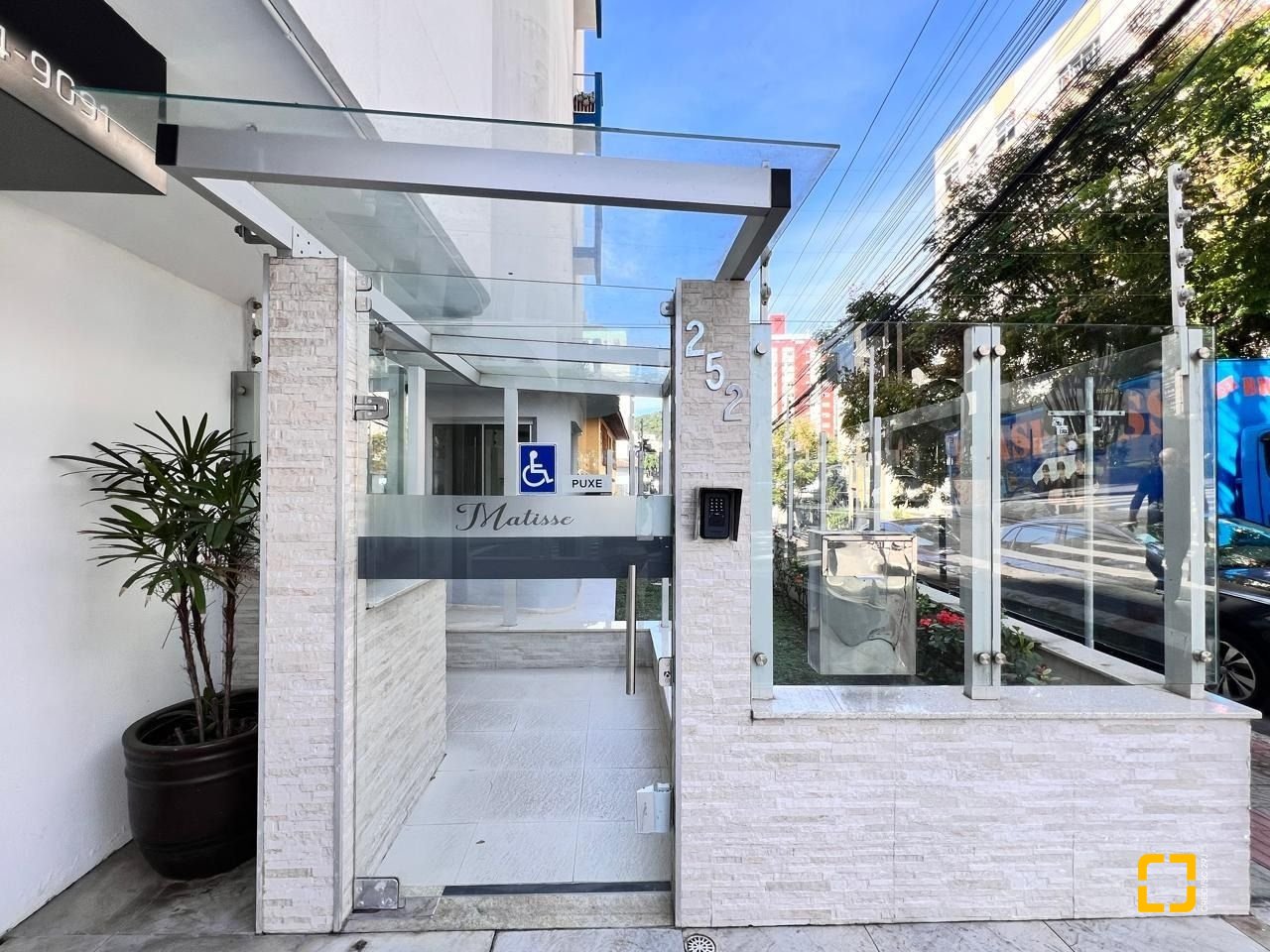 Apartamento com 106m², 4 quartos (sendo 1 suíte), 1 garagem, no bairro Centro em Florianópolis