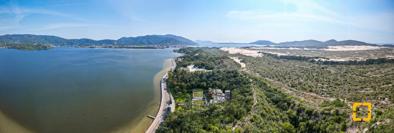 Casa de Condomínio com 316m², 3 quartos (sendo 3 suítes), 4 garagens, no bairro Lagoa da Conceição em Florianópolis
