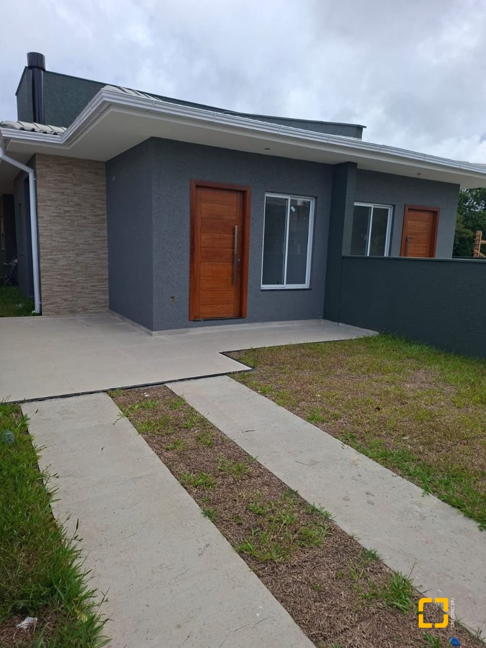 Casa com 93m², 4 quartos (sendo 1 suíte), 1 garagem, no bairro Rio Vermelho em Florianópolis