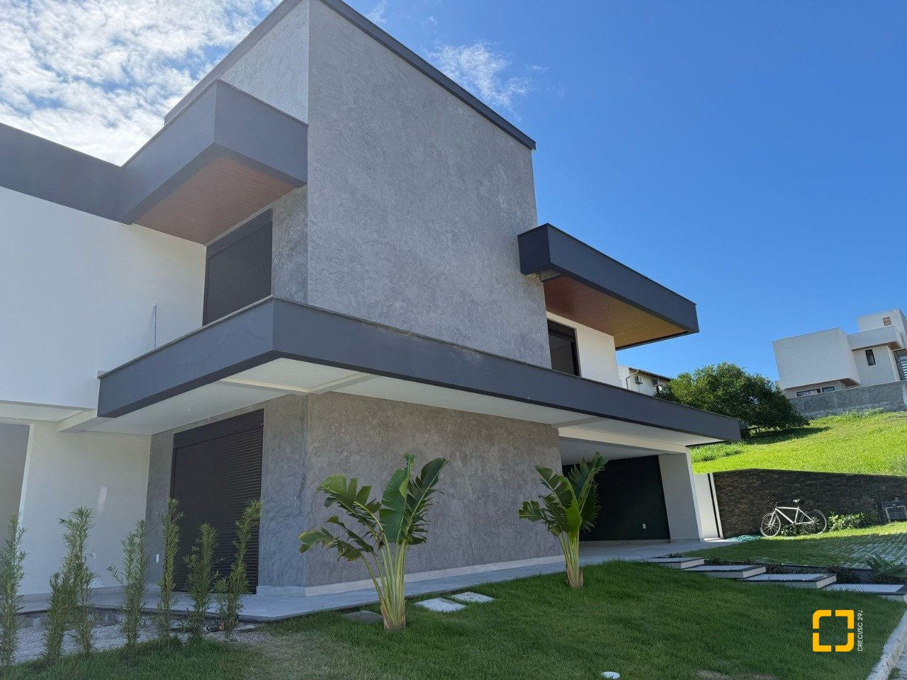 Casa de Condomínio com 296m², 8 quartos (sendo 4 suítes), 2 garagens, no bairro Ingleses em Florianópolis