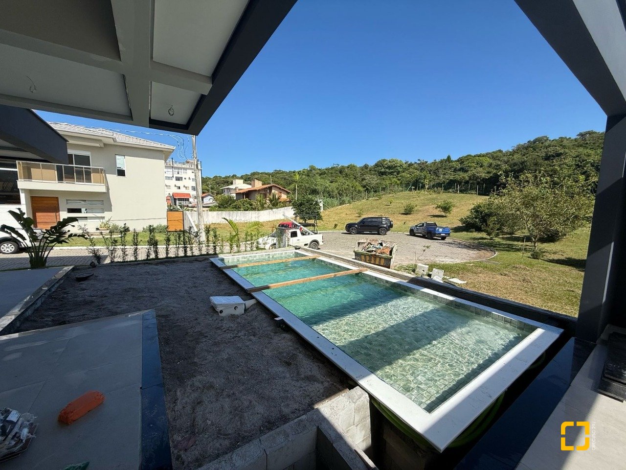 Casa de Condomínio com 296m², 8 quartos (sendo 4 suítes), 2 garagens, no bairro Ingleses em Florianópolis