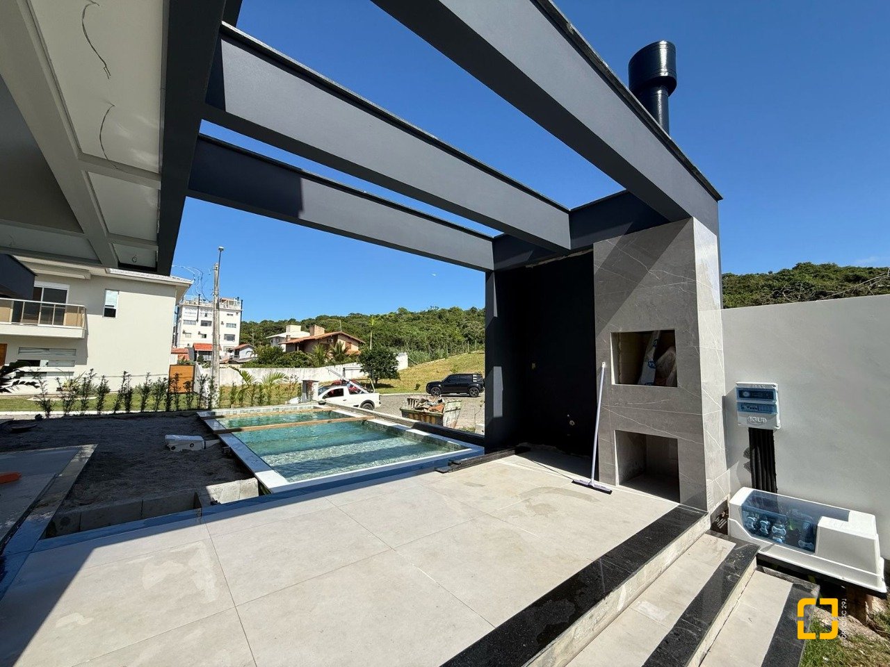 Casa de Condomínio com 296m², 8 quartos (sendo 4 suítes), 2 garagens, no bairro Ingleses em Florianópolis