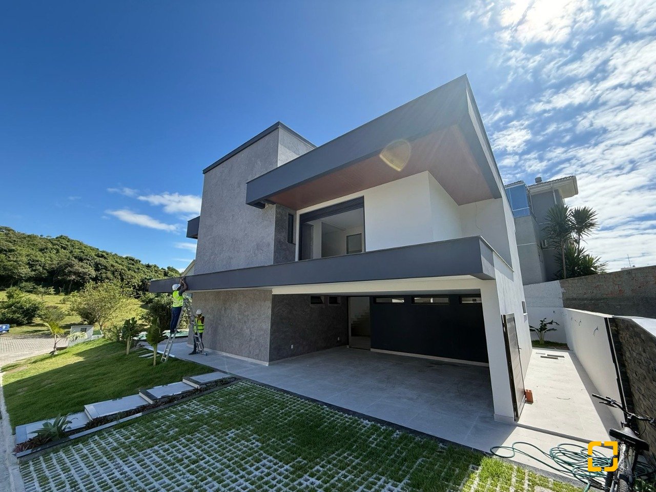 Casa de Condomínio com 296m², 8 quartos (sendo 4 suítes), 2 garagens, no bairro Ingleses em Florianópolis