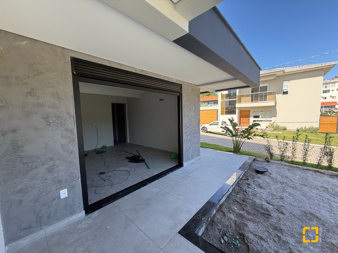 Casa de Condomínio com 296m², 8 quartos (sendo 4 suítes), 2 garagens, no bairro Ingleses em Florianópolis