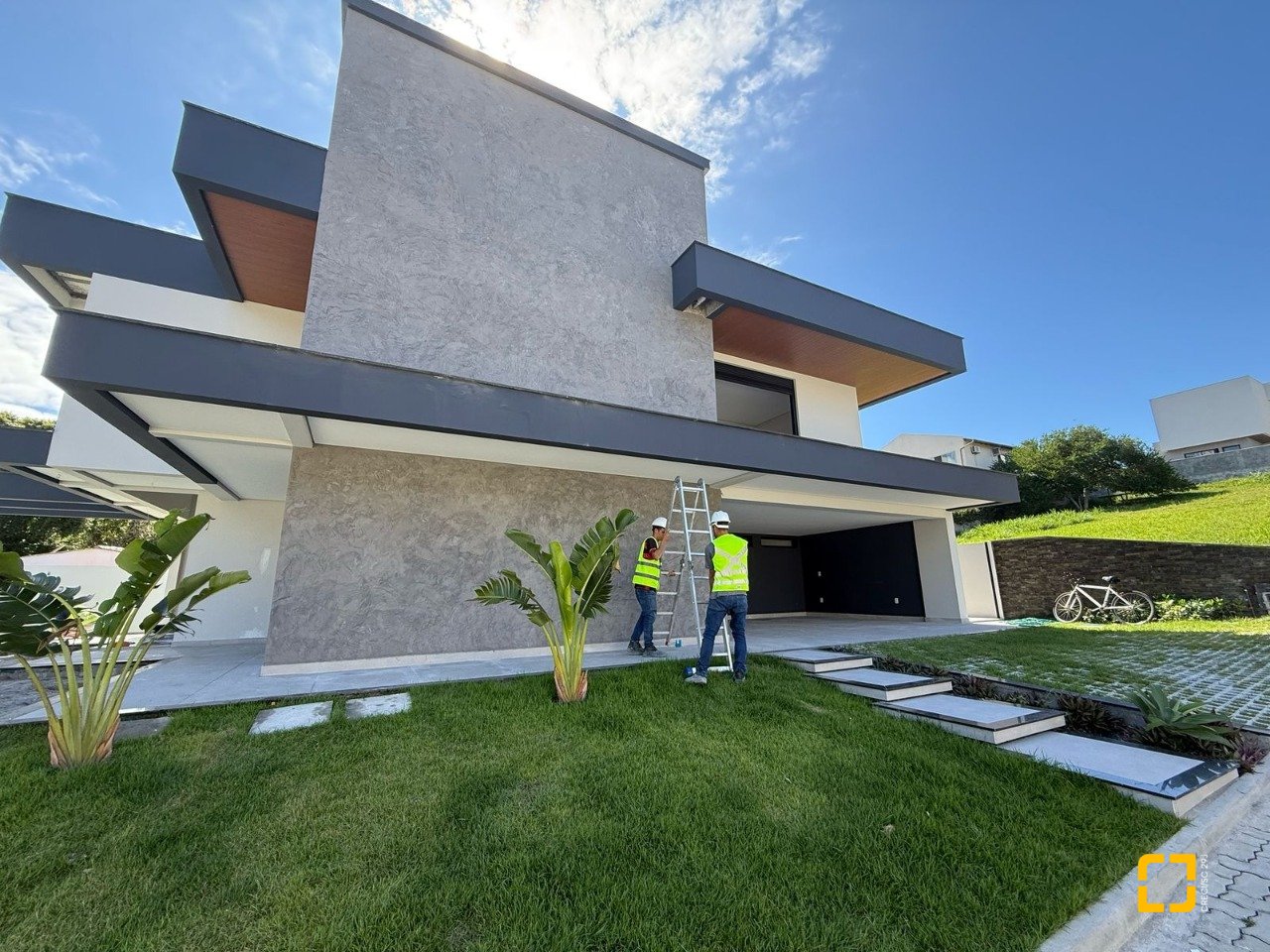 Casa de Condomínio com 296m², 8 quartos (sendo 4 suítes), 2 garagens, no bairro Ingleses em Florianópolis