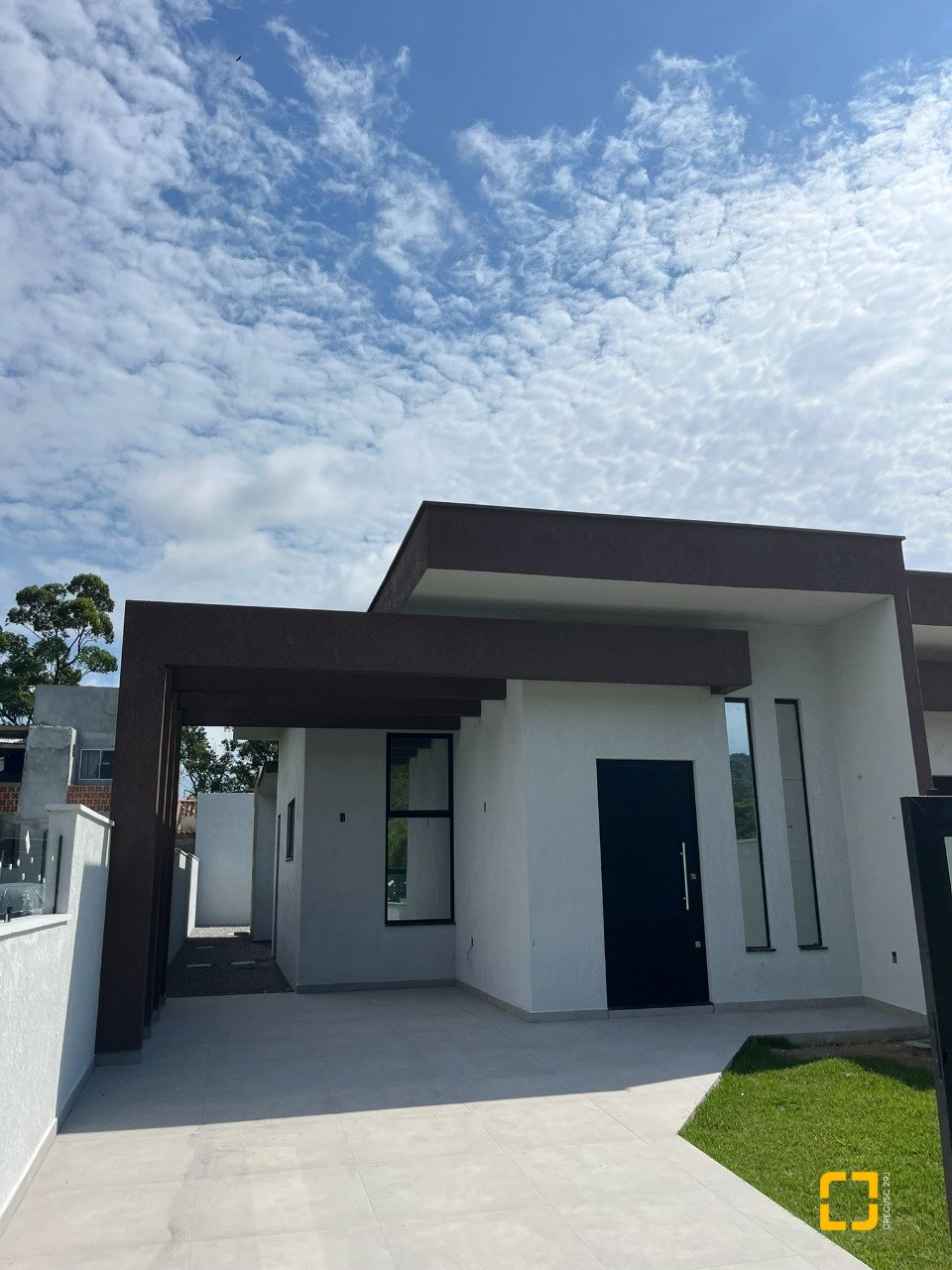 Casa com 79m², 3 quartos (sendo 1 suíte), 2 garagens, no bairro Rio Vermelho em Florianópolis