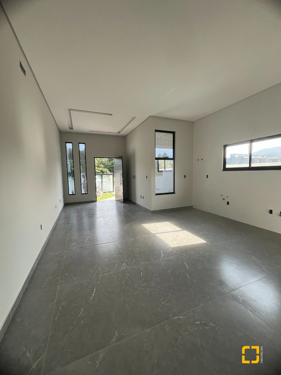 Casa com 79m², 3 quartos (sendo 1 suíte), 2 garagens, no bairro Rio Vermelho em Florianópolis