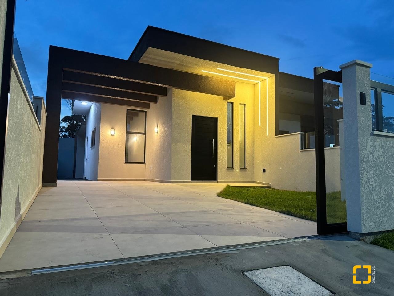 Casa com 79m², 3 quartos (sendo 1 suíte), 2 garagens, no bairro Rio Vermelho em Florianópolis