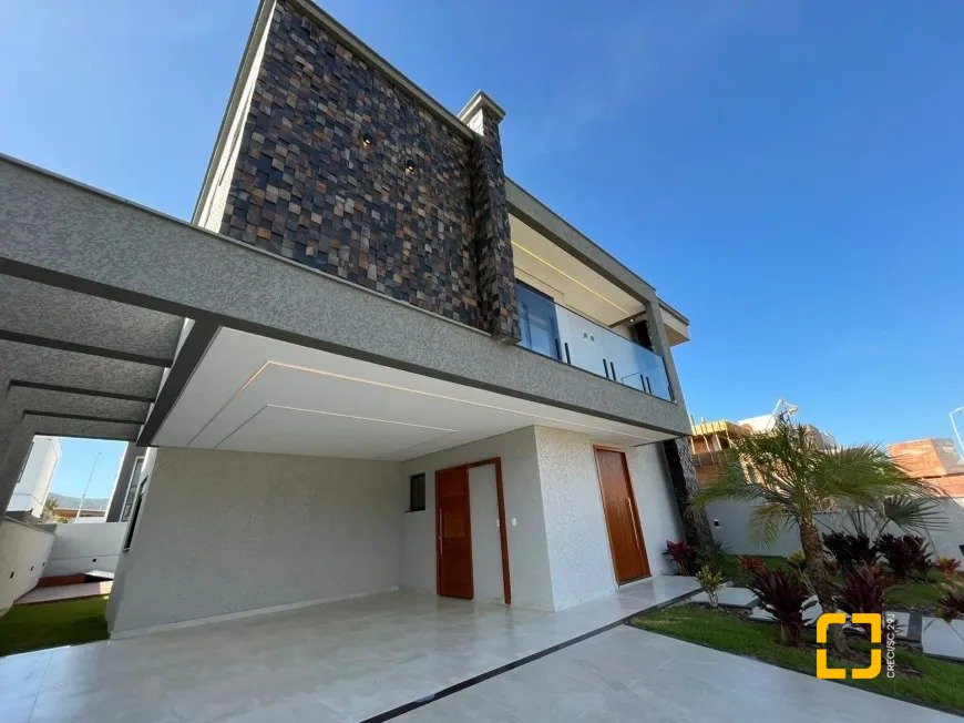 Casa de Condomínio com 239m², 7 quartos (sendo 3 suítes), 4 garagens, no bairro Rio Vermelho em Florianópolis