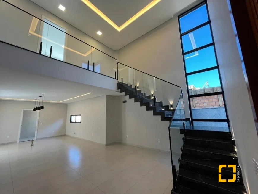 Casa de Condomínio com 239m², 7 quartos (sendo 3 suítes), 4 garagens, no bairro Rio Vermelho em Florianópolis