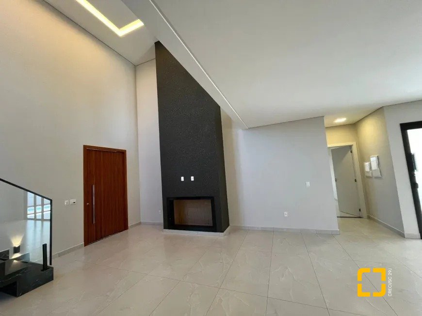 Casa de Condomínio com 239m², 7 quartos (sendo 3 suítes), 4 garagens, no bairro Rio Vermelho em Florianópolis