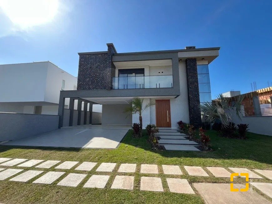 Casa de Condomínio com 239m², 7 quartos (sendo 3 suítes), 4 garagens, no bairro Rio Vermelho em Florianópolis
