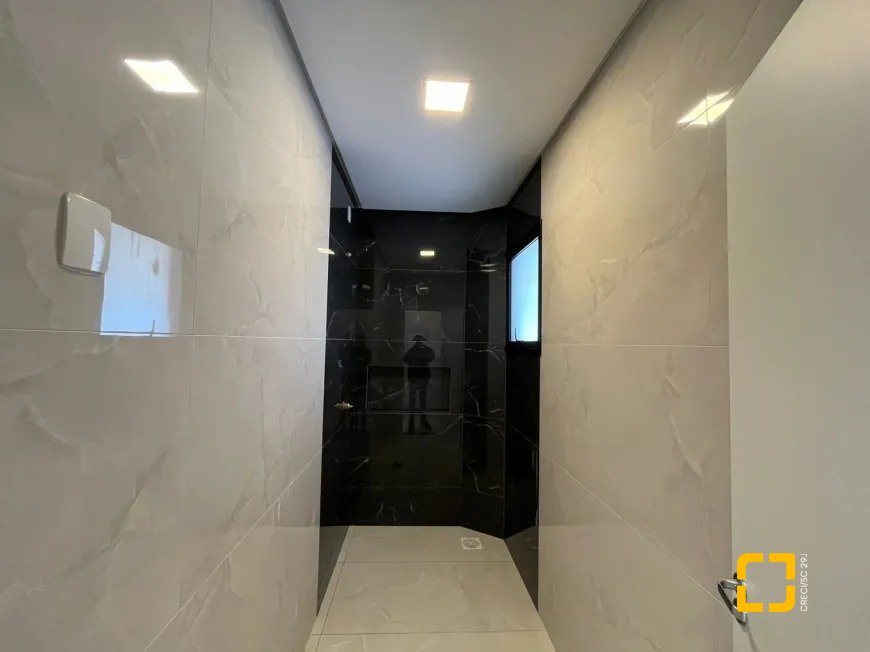 Casa de Condomínio com 239m², 7 quartos (sendo 3 suítes), 4 garagens, no bairro Rio Vermelho em Florianópolis