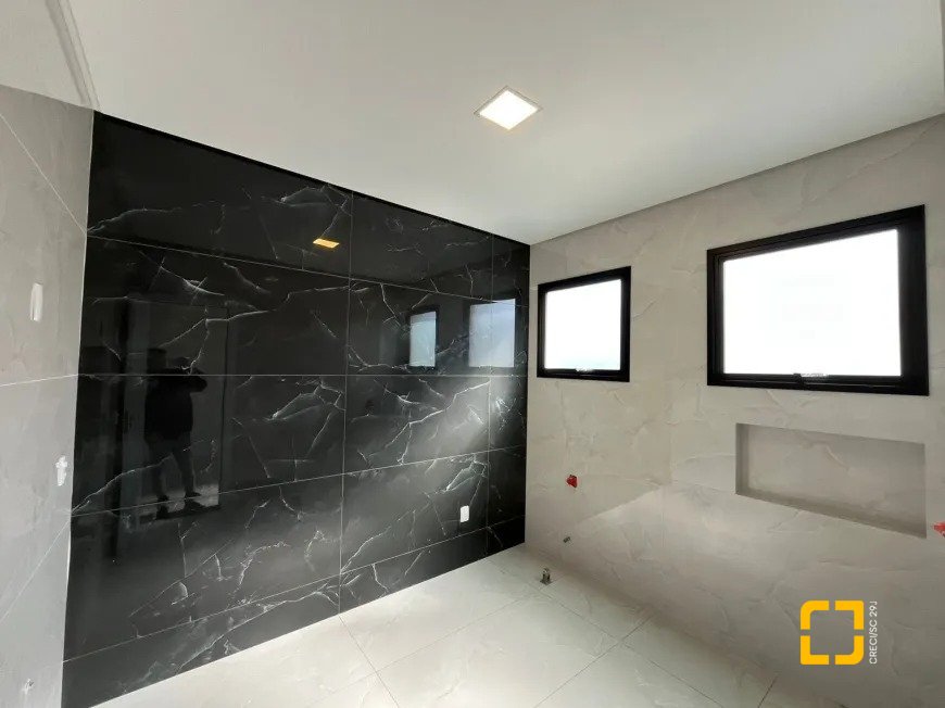 Casa de Condomínio com 239m², 7 quartos (sendo 3 suítes), 4 garagens, no bairro Rio Vermelho em Florianópolis