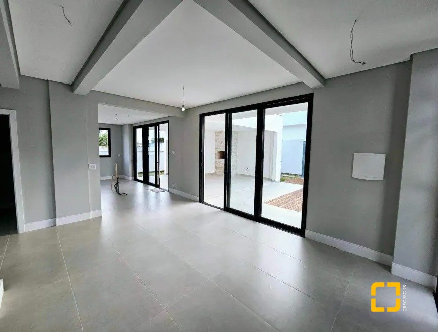 Casa de Condomínio com 320m², 4 quartos (sendo 3 suítes), 4 garagens, no bairro Ratones em Florianópolis