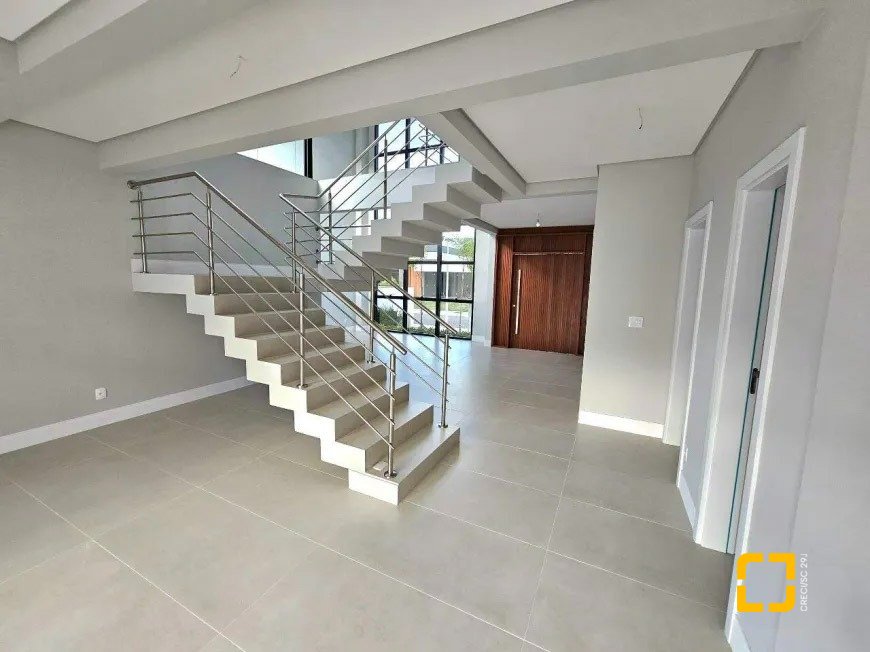 Casa de Condomínio com 320m², 4 quartos (sendo 3 suítes), 4 garagens, no bairro Ratones em Florianópolis